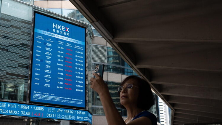 Borsa: Hong Kong poco mossa, apre a +0,05%