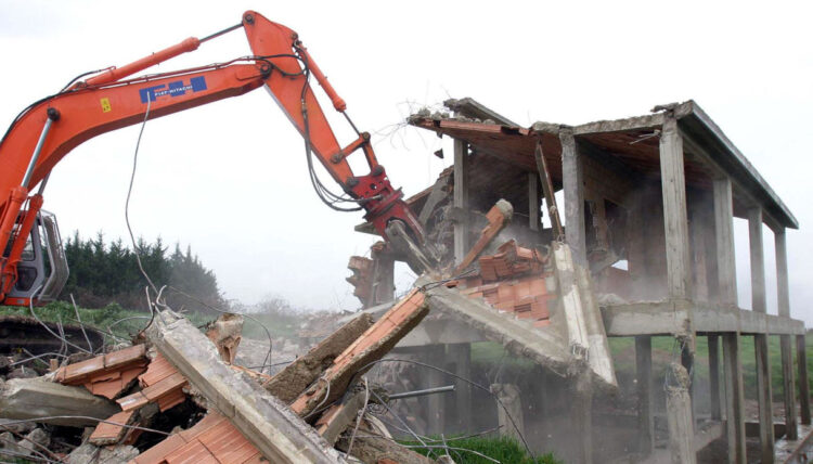 Condono edilizio come quello di Berlusconi del 2003 nel Milleproroghe, la mossa del Governo