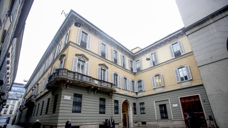 ++ Mediobanca, utile giù a 513 milioni in 6 mesi per 110 milioni di voci non ricorrenti ++