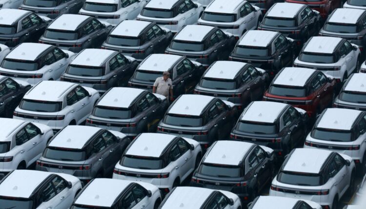 Crisi auto, -25% per benzina e diesel in Italia: le elettriche conquistano il mercato