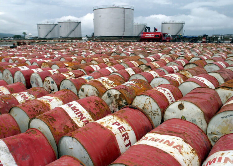 Il petrolio chiude in netto rialzo a New York a 92,35 dollari