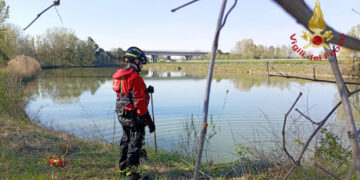Giallo in Veneto, donna e bimbo trovati morti in un laghetto