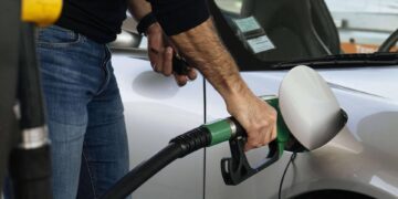 Iran, Piersimoni: “Prezzo spot petrolio su di 30 dollari, attenzione a banche centrali”