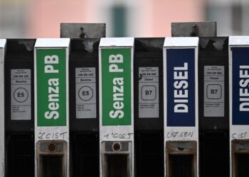 Accise, verso una mini-proroga con taglio rafforzato per il gasolio