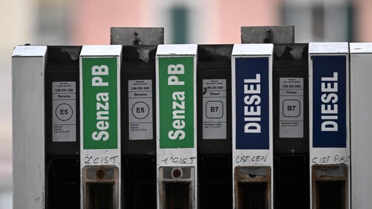 Accise, verso una mini-proroga con taglio rafforzato per il gasolio