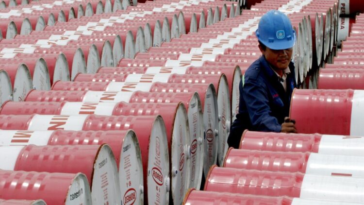 Il petrolio chiude in calo a New York a 99,53 dollari