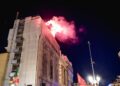 Fiaccolata a Torino, bruciati cartelli raffiguranti bandiere Nato e Europa