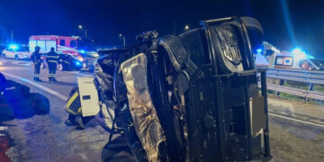 Auto dei carabinieri tamponata, feriti due militari