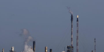 Il prezzo del petrolio torna a salire (+0,22%) dopo mancata tregua