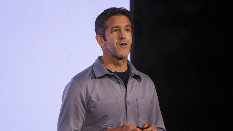 Tim Cook lascia la guida di Apple, John Ternus nuovo ceo