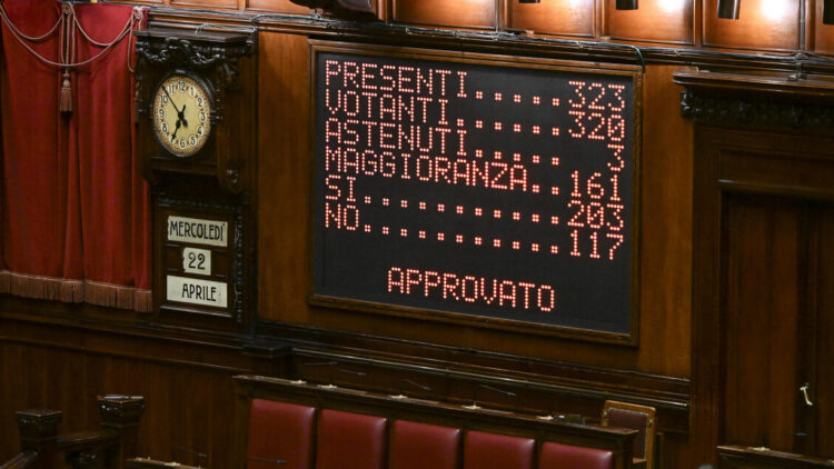 Sì alla fiducia sul decreto sicurezza, venerdì il decreto correttivo