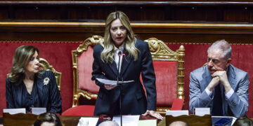 Meloni: ‘Alla Camera solo insulti e demagogia. Né dimissioni né rimpasto’. Opposizioni all’attacco – LIVEBLOG