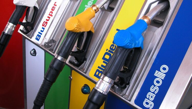 Gasolio oltre i 2,15 euro, record storico in Italia e continuano gli aumenti