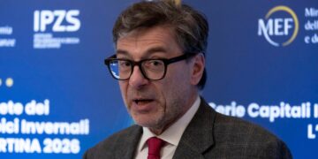 Tassa extraprofitti alle società energetiche, l’Italia e i Paesi Ue scrivono a Bruxelles