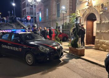 Spari in un ristorante nel Barese, ucciso per errore un cameriere 