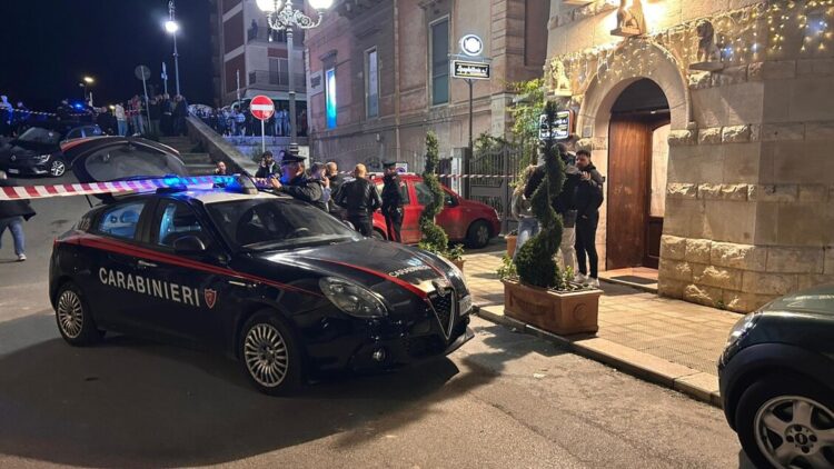 Spari in un ristorante nel Barese, ucciso per errore un cameriere 