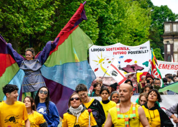 Primo Maggio, sono partiti in migliaia in corteo a Torino