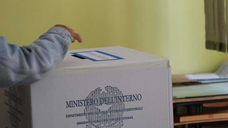 Ballottaggi in sei capoluoghi e 35 città, l’affluenza in netto calo