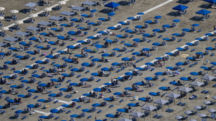 Codacons, boom truffe con l’Ia in vacanza, da ‘case fantasma’ a biglietti