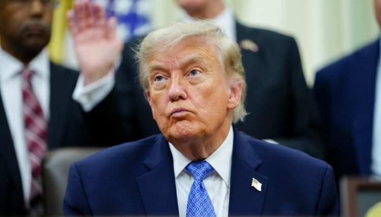 Trump minaccia dazi al 100% sull’Ue se tassa le Big Tech, la replica di Bruxelles