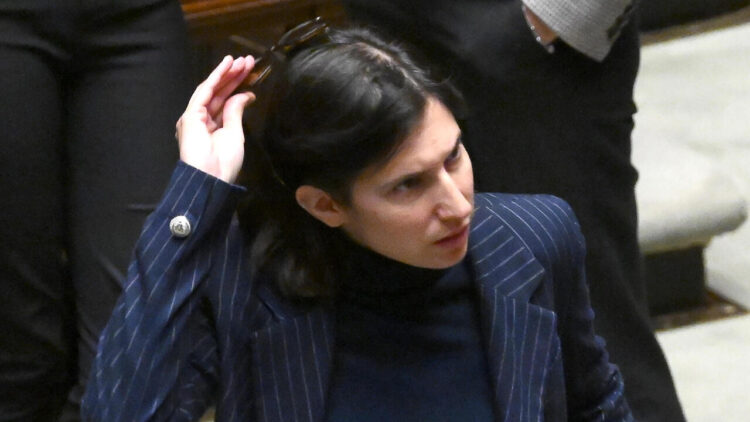 Tensione nel campo largo su Kiev e il riarmo, i centristi incalzano