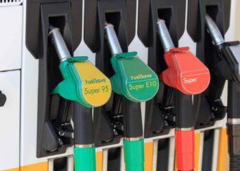 Benzina e diesel sotto pressione, il caro-carburanti riaccende il rischio inflazione