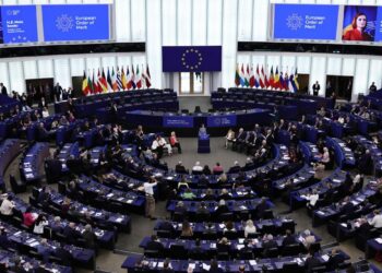 Chat Control 1.0 al voto al Parlamento Ue, cos’è la legge che rimuove la privacy dalle chat