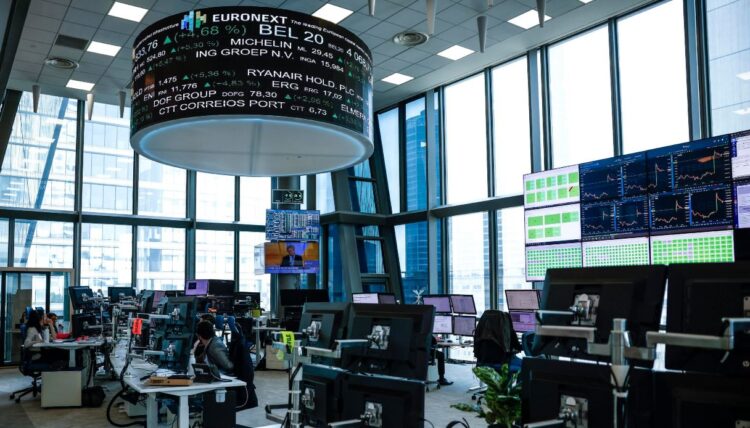 Spread Btp Bund in diminuzione a 76 punti base, rendimenti stabili al 3,67%