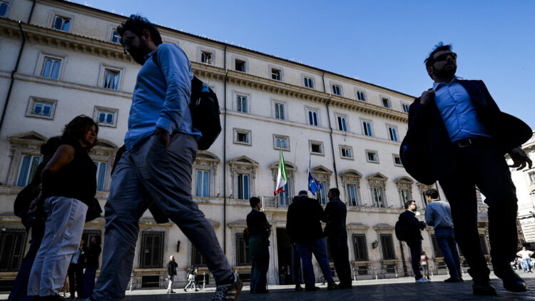 Riunione con Meloni verso il vertice Nato, focus sulle spese militari