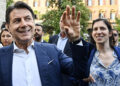 Il woke manda in tilt la sinistra, Conte sfida Schlein e la destra attacca
