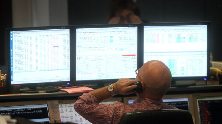 Lo spread Btp-Bund poco mosso a 82 punti, salgono i rendimenti