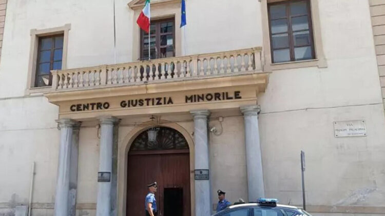 Incendio nel carcere minorile Malaspina a Palermo, 9 intossicati