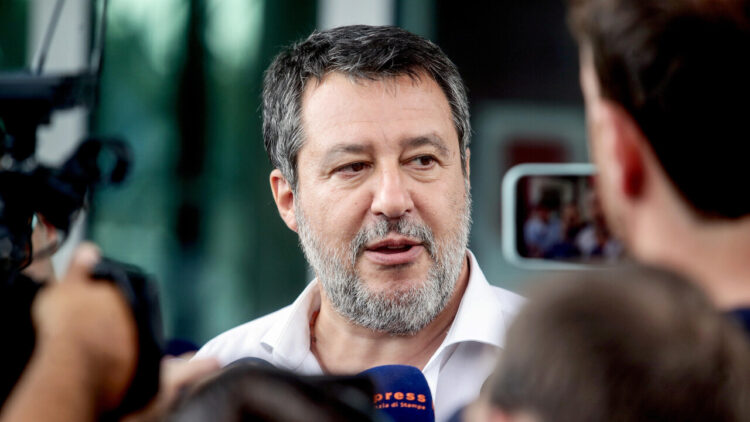 Matteo Salvini gela i frondisti: ‘La Lega è una, chi non è d’accordo non la rappresenta’