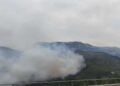 Caldo e vento a 100 km/h, riprende l’incendio sul Monte Morrone