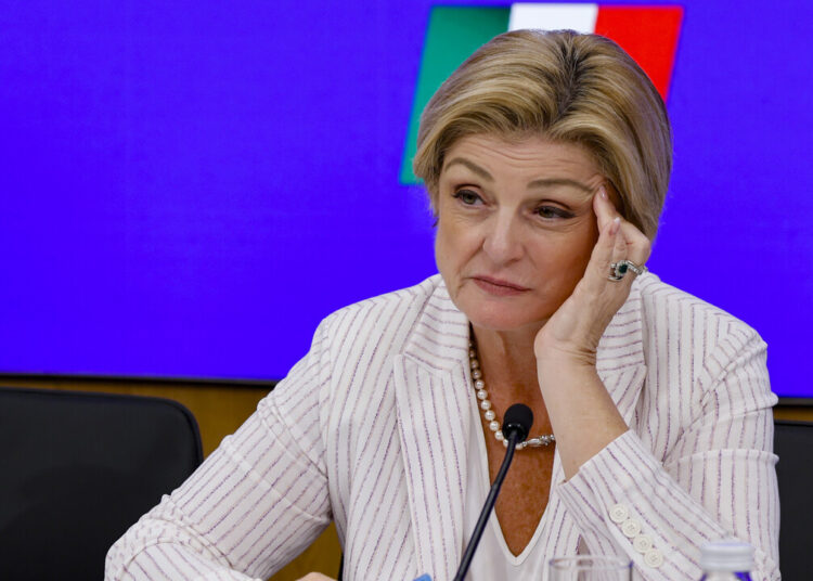 Fuga talenti all’estero costa 11 miliardi. Calderone, calati del 20%