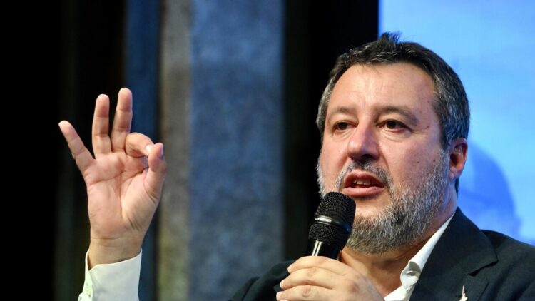 Salvini vede i lombardi e rilancia sui militari, muro di Fi-FdI