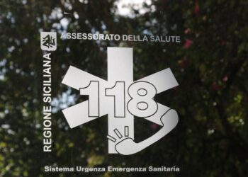 Scontro tra un’auto e una bicicletta, morto un sedicenne