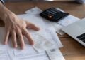 Più lavoro ma meno soldi da spendere: quanto si stanno impoverendo gli italiani?
