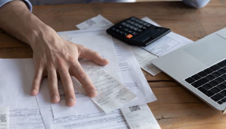 Più lavoro ma meno soldi da spendere: quanto si stanno impoverendo gli italiani?