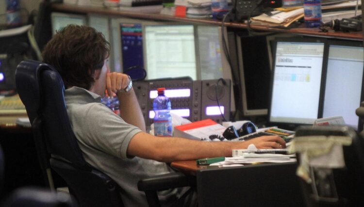Lo spread rimane fermo ma i rendimenti crescono al 4,21%, oggi iniziano le aste di settembre