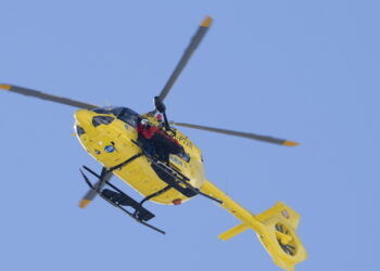 Esce di strada in un dirupo, motociclista muore davanti ai genitori